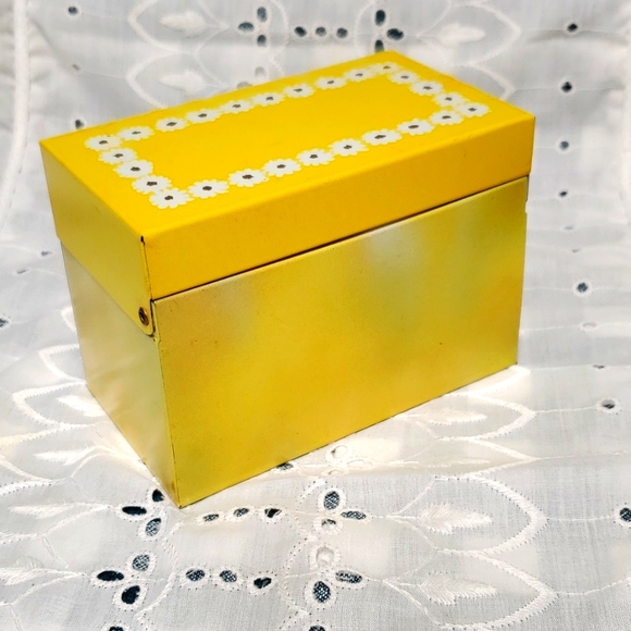 VTG Recipe Tin + Recipes Ohio Art USA Yellow Daisy Flower Bake Kitchen Storage - Picture 4 of 16